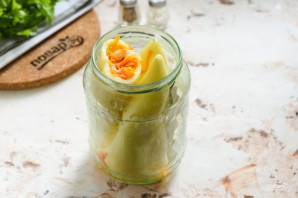 Перец фаршированный овощами на зиму