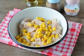 Котлеты из индейки с кукурузой