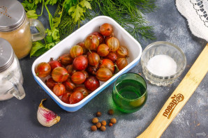 Крыжовник маринованный с чесноком Крыжовник маринованный с чесноком