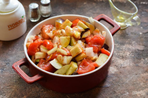 Индейка с баклажанами и помидорами в духовке