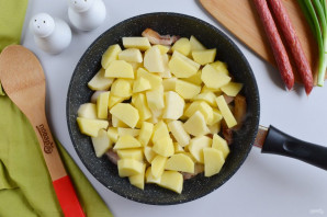 Жареная картошка с охотничьими колбасками