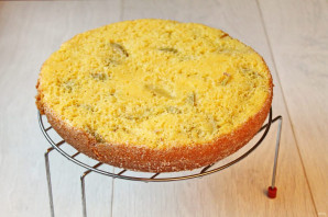 Шарлотка с яблоками на сметане в мультиварке