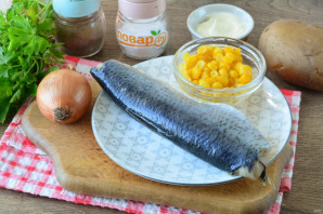 Салат из сельди с кукурузой