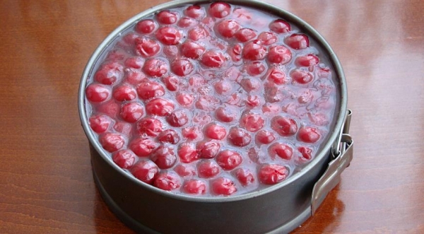 Песочный пирог с творогом и вишней, пошаговый рецепт с фото