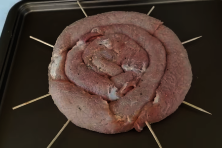 Мясной рулет в духовке Мясной рулет в духовке