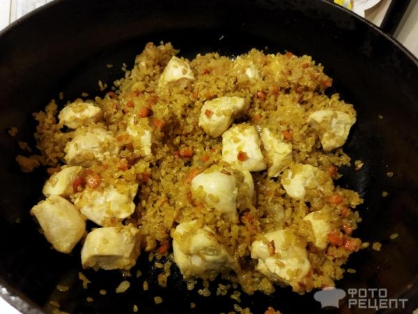 Рецепт: Булгур с куриным филе - с овощами и помидорами в собственном соку