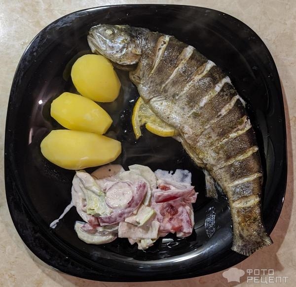 Рецепт: Форель, запеченная в духовке - со сливочным маслом и пряностями