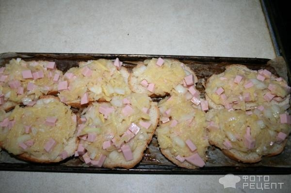 Рецепт: Горячие бутерброды в ростере - С отварным картофелем и докторской колбасой