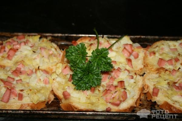 Рецепт: Горячие бутерброды в ростере - С отварным картофелем и докторской колбасой