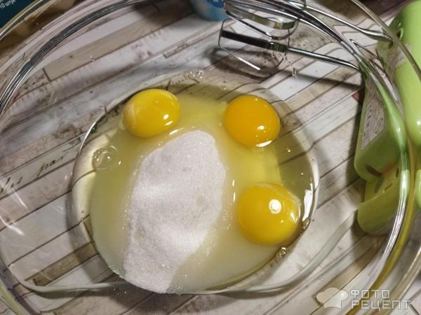 Рецепт: Ягодный манник - с вишней на сметане