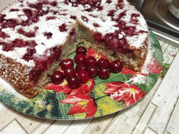 Рецепт: Ягодный манник - с вишней на сметане