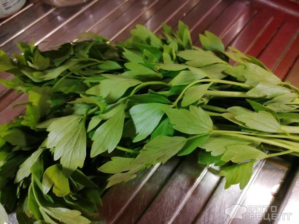 Рецепт: Капуста тушеная с лисичками - С помидорами, любистком и копченостями