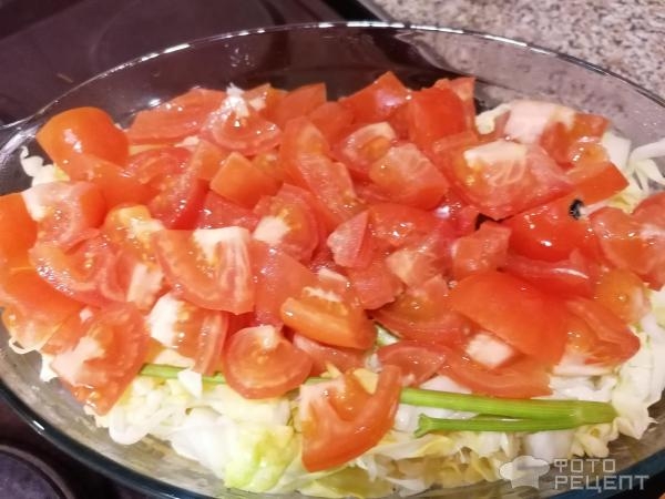 Рецепт: Капуста тушеная с лисичками - С помидорами, любистком и копченостями