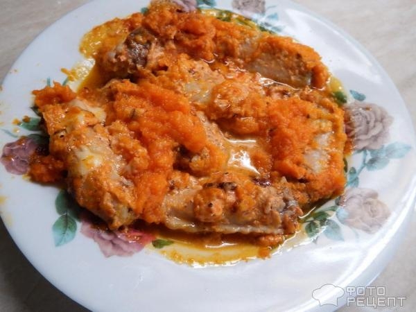 Рецепт: Куриные крылышки на морковной подушке - в майонезном маринаде под сырной корочкой