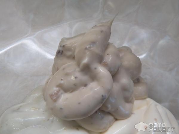 Рецепт: Куриные крылышки на морковной подушке - в майонезном маринаде под сырной корочкой