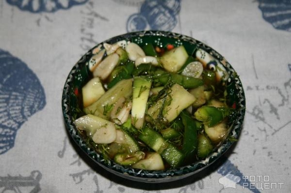 Рецепт: Огурцы малосольные в пакете - Почти салат со сладким перцем