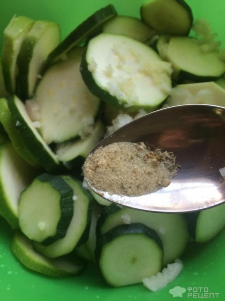 Рецепт: Закуска из жареных кабачков - Очень просто и так вкусно! Рецепт: Закуска из жареных кабачков - Очень просто и так вкусно!