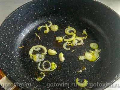 Жареное филе пангасиуса со спагетти из кабачков