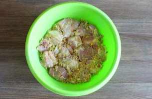 Шашлык в яблочном маринаде