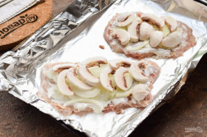 Мясо по-французски в фольге с грибами