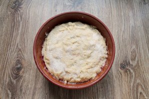 Пирог с ревенем и малиной