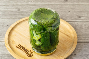 Маринованные огурцы с брокколи на зиму