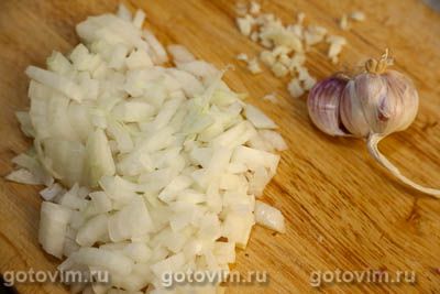 Тушеная фасоль со свининой, копченостями и кофе