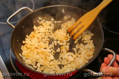 Тушеная фасоль со свининой, копченостями и кофе