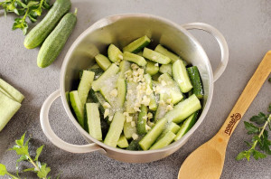 Огурцы по-польски дольками на зиму