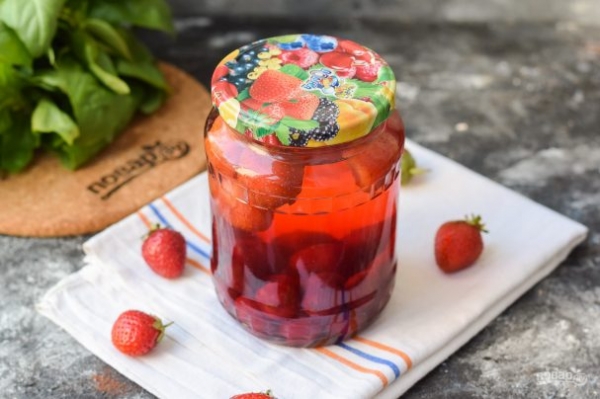 Компот из вишни и клубники на зиму Компот из вишни и клубники на зиму