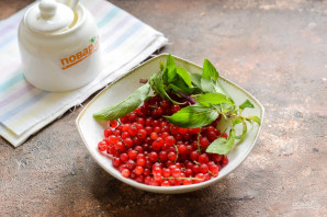 Компот из красной смородины с мятой на зиму