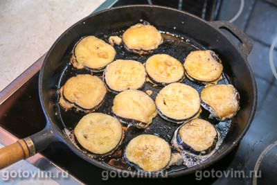 Грузинская закуска &laquo;дольки&raquo; из жареных баклажанов с орехами