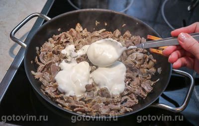 Фрикасе из куриных желудков в соусе на желтках Фрикасе из куриных желудков в соусе на желтках