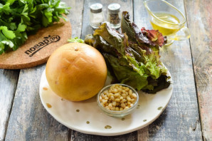 Салат с грейпфрутом и кедровыми орешками