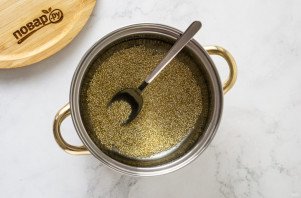 Компот из киноа с яблоком и корицей