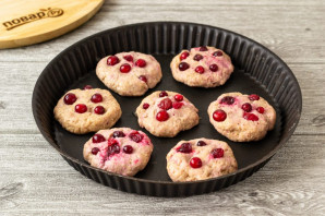 Протеиновое печенье с клюквой