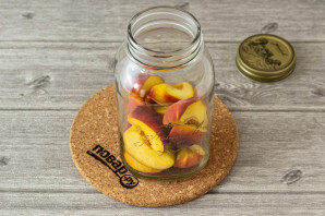 Компот из персиков с лимонной кислотой на зиму