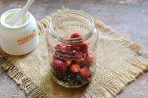 Компот из клубники и смородины на зиму