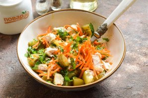 Салат с корейской морковью и маринованными огурцами