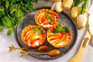 Корзиночки с персиками