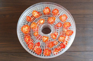 Чипсы из помидоров в сушилке Чипсы из помидоров в сушилке