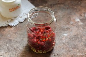 Компот из красной смородины и малины на зиму Компот из красной смородины и малины на зиму