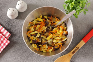 Одесский салат с сельдереем и баклажанами