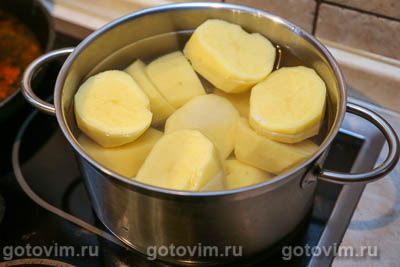 Картофельные котлеты из пюре с колбасой и сыром