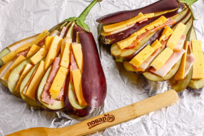 Веер из баклажанов с беконом в духовке