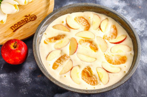 Шарлотка с яблоками и мандаринами Шарлотка с яблоками и мандаринами