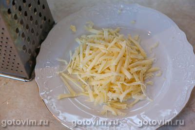 Пицца из готового слоеного теста с курицей, грибами и сыром 