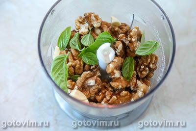 Грузинская закуска &laquo;дольки&raquo; из жареных баклажанов с орехами