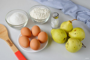 Бисквит с грушами