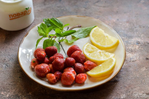 Компот из клубники "Мохито" на зиму